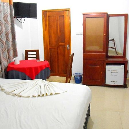 Happy Leoni Hotel Анурадхапура Экстерьер фото