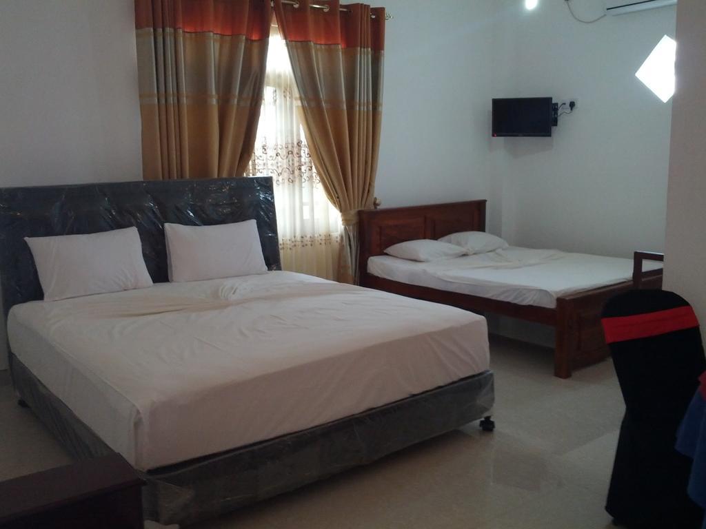 Happy Leoni Hotel Анурадхапура Номер фото